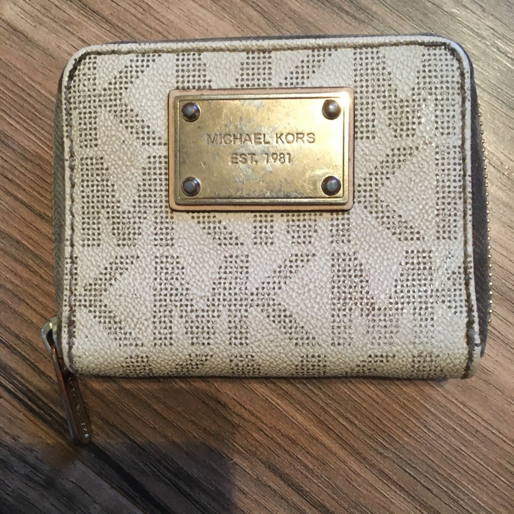 Michael Kors zip wallet